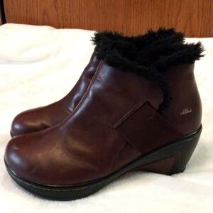 JBU BRAND MILA STYLE MAROON HEELED WINTER/FALL BOOTIE size 9
